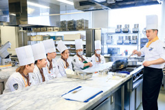 辻学園 調理・製菓専門学校(Trung cấp nấu ăn- điều chế bánh Tsuji gakuen) Đặc điểm của trường 1