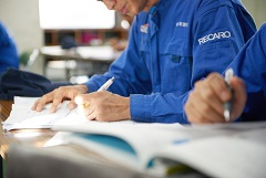 専門学校東京工科自動車大学校［中野校］(Cao đẳng công nghệ ô tô Tokyo  [cơ sở Nakano ]) Đặc điểm của trường 2